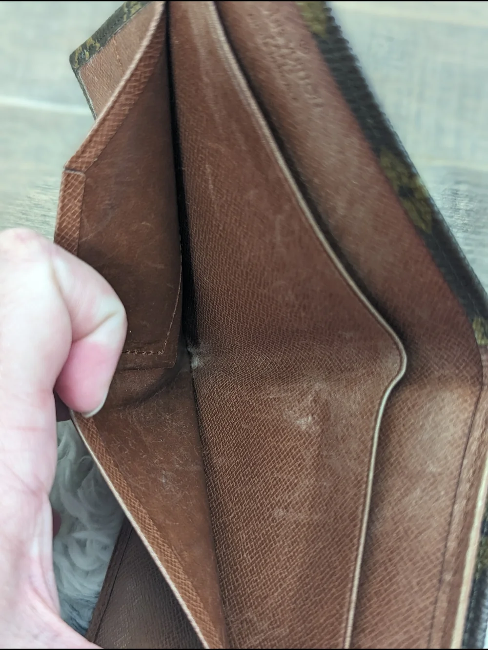 100% Authentic Louis Vuitton Victorine Monogram Wallet W/COA